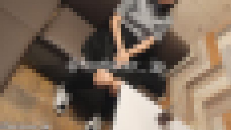 【動画】１８才専門学生のニーソ！糸くず付き素足！はみパンチラ！はみ毛！　サンプル画像1