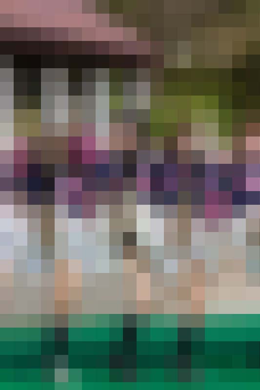 白スコートのチアガール・黒いものがはみ出してます　サンプル画像2