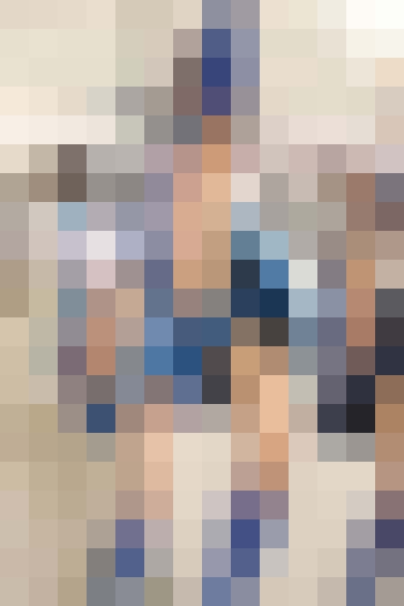地方スポーツイベントでの超有名Dチア②　〜大開脚の青ア〇は絶景　清楚な美魔女たちの可憐な舞い〜　サンプル画像1