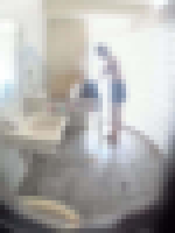 【再販】共同トイレで着替え★スケスケパンツの彼女　サンプル画像1