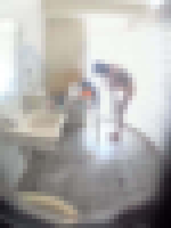 【再販】共同トイレで着替え★スケスケパンツの彼女　サンプル画像3