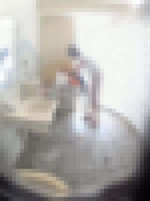 【再販】共同トイレで着替え★スケスケパンツの彼女　サンプル画像4