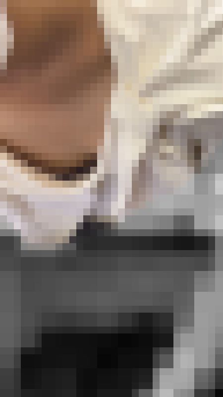 【電車内胸チラ】帰宅ラッシュの美人お姉さんの胸チラ　サンプル画像2