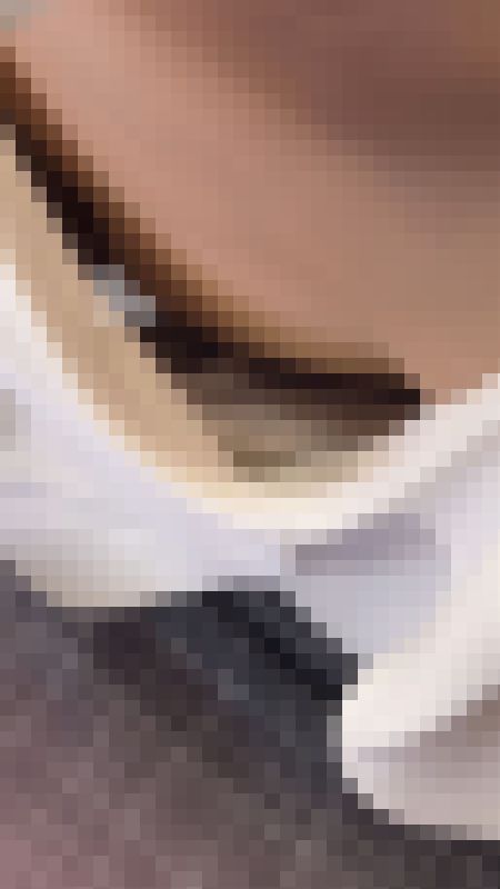 【電車内胸チラ】帰宅ラッシュの美人お姉さんの胸チラ　サンプル画像5