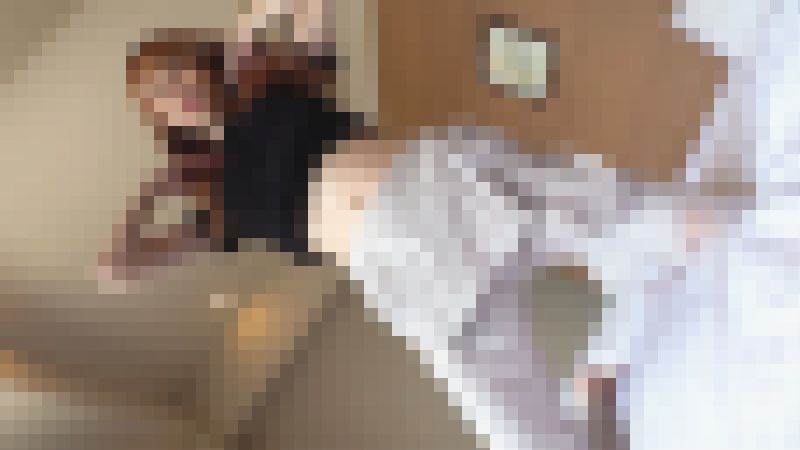 【再販】折れそうなほど細いクビレ 女のコに人気なギャルモデル りな（２６） ホテル撮影から服を脱がせてハメ撮りへ 華奢な身体に連続中出し　サンプル画像1