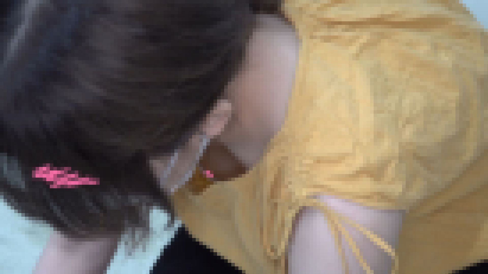 ＃66【陶芸中の胸チラ】胸元ガバ開きJDと美人妻の僅かな隙間から豊満胸ちら！！合計2名　サンプル画像2