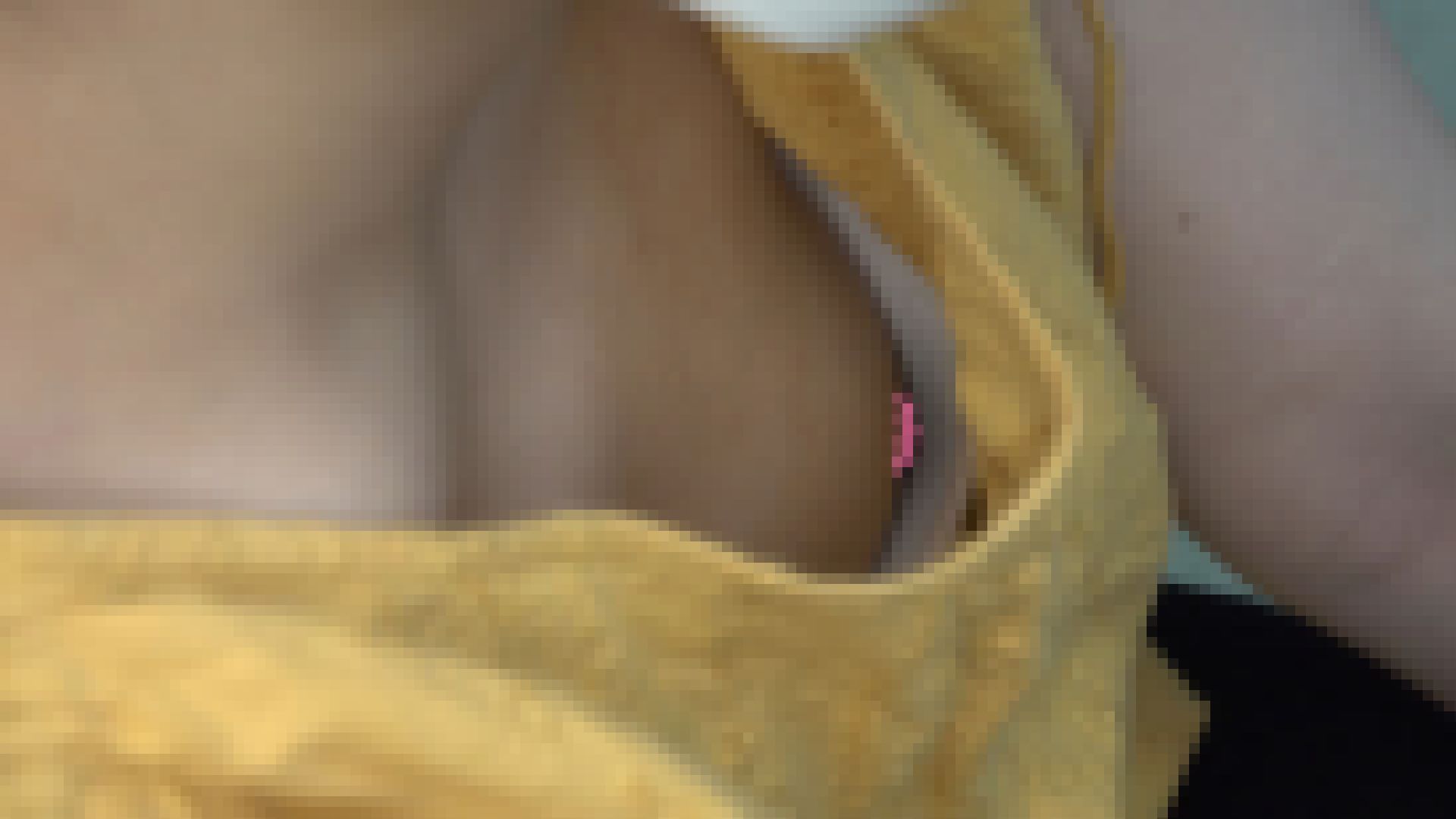 ＃66【陶芸中の胸チラ】胸元ガバ開きJDと美人妻の僅かな隙間から豊満胸ちら！！合計2名　サンプル画像3