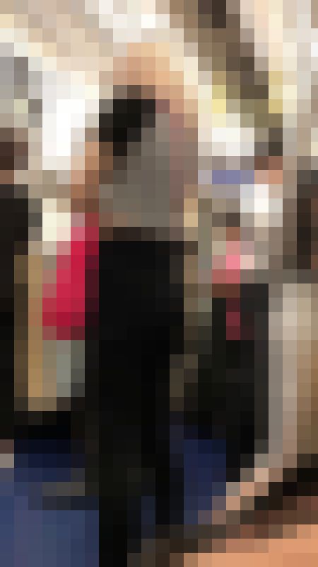 【後ろからの眺め20】スタイル抜群の金髪ギャルの美尻を背後から！ 画像