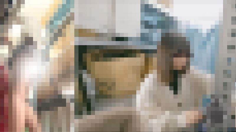 【出退勤セット】オリシー透け！？愛くるしい看板娘のR菜の着替えを激写！　サンプル画像2