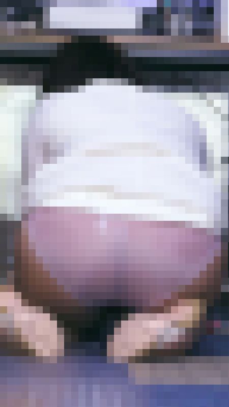 同業者パンチラ　生々しい割れ目　蒸れたお尻とスケスケパンティー　　サンプル画像2