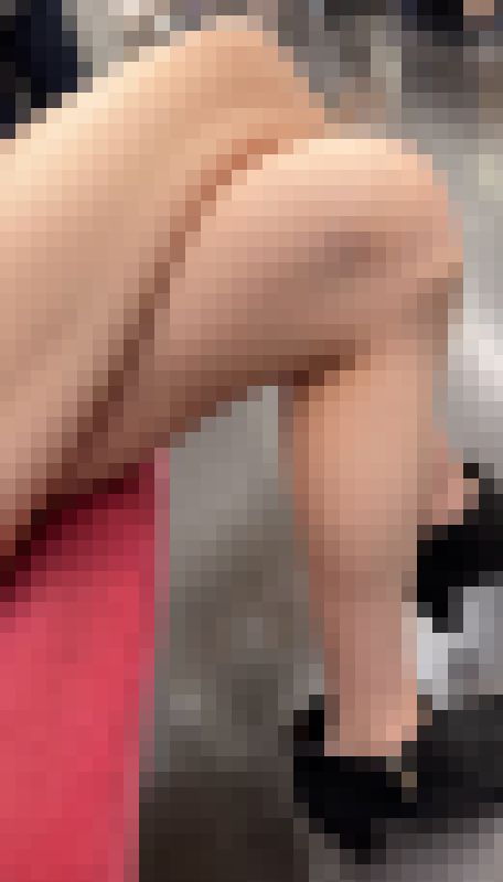 【再販】超絶エロすぎるお姉さんに遭遇！ミニスカから裏太ももまで披露する生脚を接近から激撮　サンプル画像1