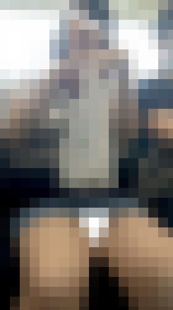 (電車対面）(顔出し）デニムのタイトミニから…色白のむっちりふともも…▼ぞーんをむき出しにしちゃう…女子大生お姉さんを観察してみ サンプル画像