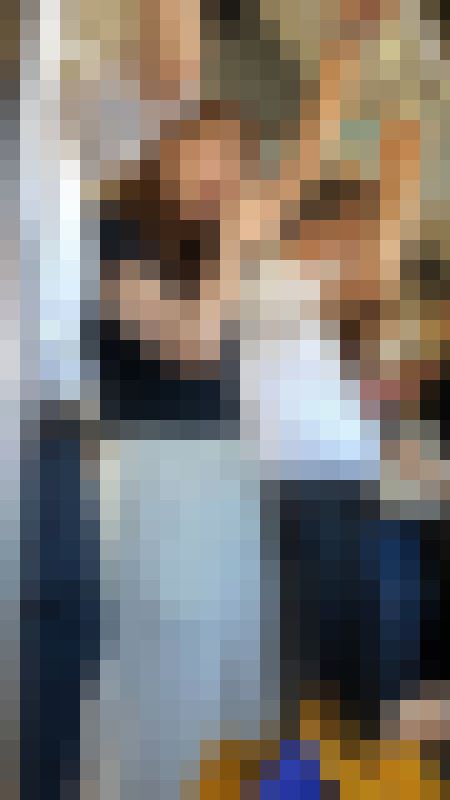 【下からの眺め77】カップルで通勤中のムチムチＯＬは推定Ｇカップ！　サンプル画像1