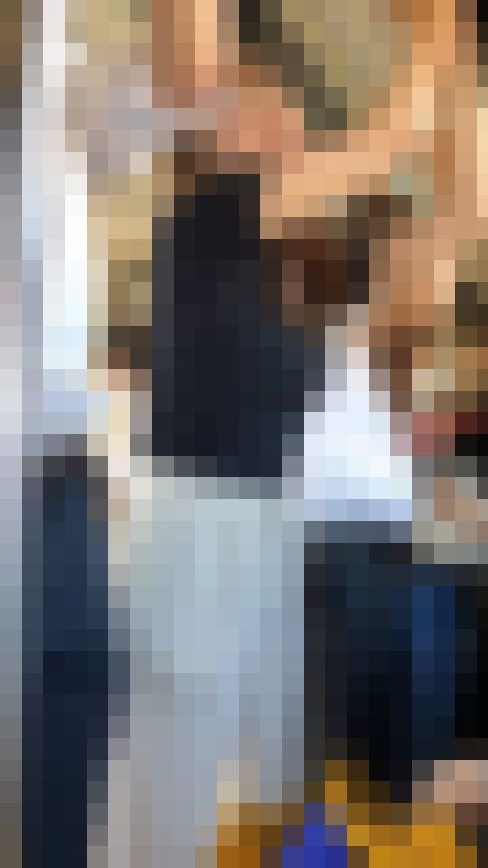 【下からの眺め77】カップルで通勤中のムチムチＯＬは推定Ｇカップ！　サンプル画像2