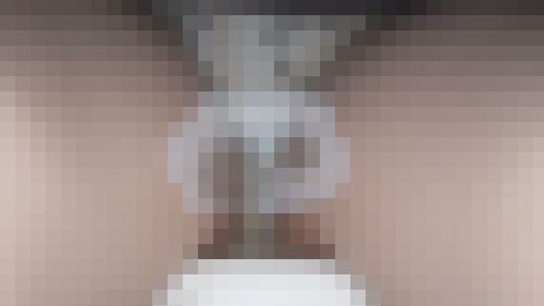 [ワクチン接種]引っ張ったら出てきたTHE・美乳！綺麗な乳首も拝見[胸チラ]　サンプル画像3