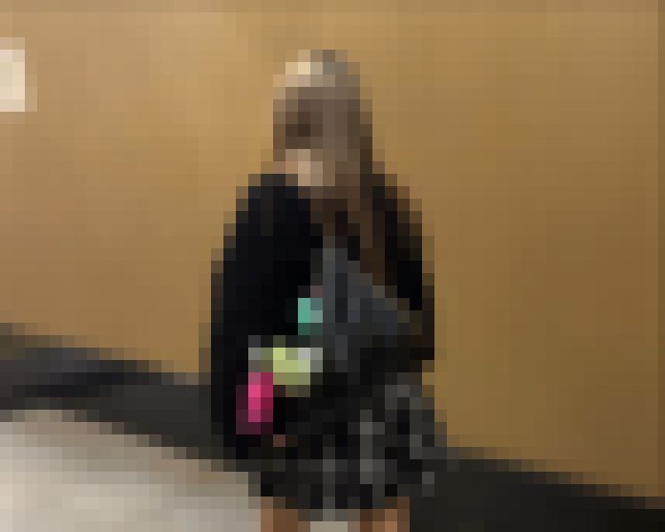 【逆さ撮り】黒スカート、ブーツの女の子の青パンティ　サンプル画像2