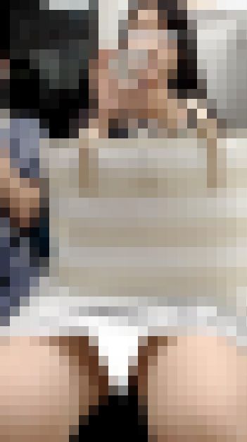 (電車対面）(顔出し)スマホに夢中になり過ぎて…むき出しのパンストあんよが終始緩んじゃう…キレイなOLお姉さんを観察してみました　サンプル画像3