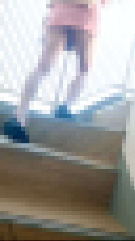 【??本編顔出し??】奇跡の再会?ミニスカJDのあまりの無防備ぶりに理性崩壊！バレ覚悟でがっつりスカートめくっちゃいました?　サンプル画像1