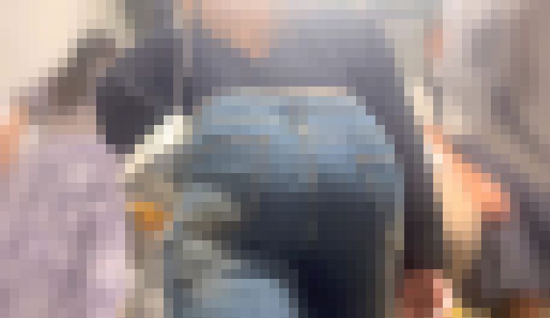 パッツパツなエロ美巨尻を下から堪能！苦しそうにパッツンするムニュ尻とパンティラインで♂を誘惑! 下品な都会のお姉さん編　サンプル画像2