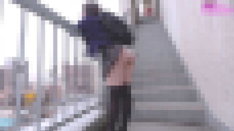 例のデカ尻女子さん、ニーソックス制服で尻パンチラ（1）階段野外露出パンチラ　サンプル画像5