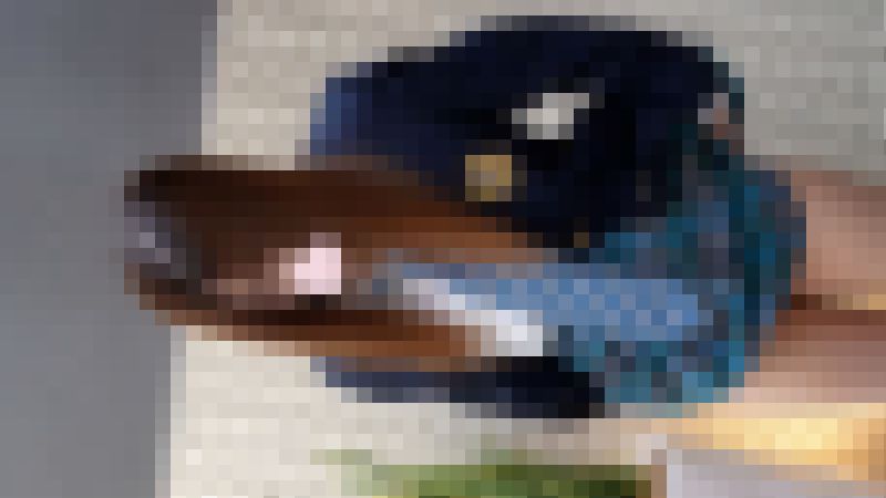 パンツ履き心地調査を装い逆さ撮りしたら前後ろ反対に履いてしまったスジマンJKのTフロント　サンプル画像1