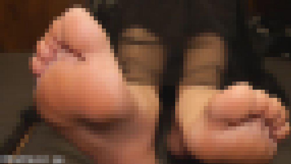 【動画】２４才デザイナーの黒ソックスとパンスト重ね穿き！素足！生パンチラ！ムダけつ毛！　サンプル画像4