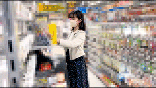 素人感MAXの女子大生に群がる大の大人3名。協力者たちの華麗なるローアングル【禁断の逆さ撮り】Vol.74 サンプル画像