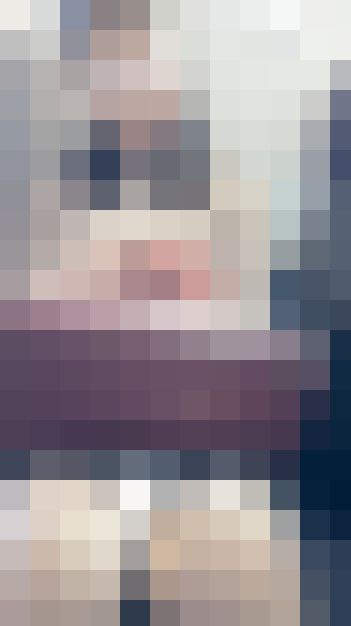 (電車対面）(顔出し)清楚な感じだけど…えっちな感じのくちびると…眼福…至高のふくらみを…下からのぞき込むアングルで観察してみま　サンプル画像1