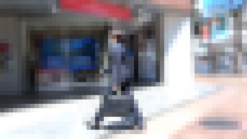 【４K・高画質】#68 真面目OLさんがパンツスーツから披露するムニュる柔尻を見上げよう　サンプル画像2