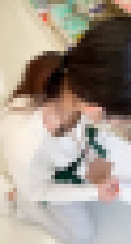 【店員胸チラ・パンチラ?】美人店員さん2名!/メイク/事務 サンプル画像2