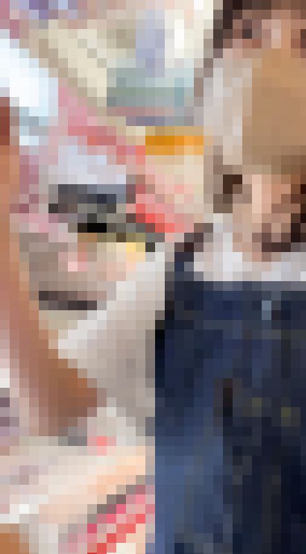 【店員胸チラ・パンチラ?】美人店員さん2名!/メイク/事務 サンプル画像4