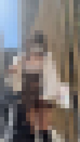 ブラ外し?お尻が見えちゃう超超ミニスカで胸ちら＆ぱんちら散歩　サンプル画像1