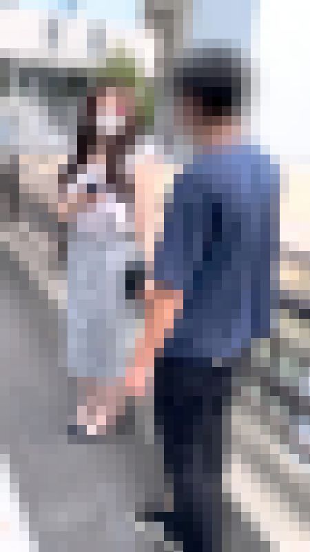 複数人お触り/密室でOL風美女を裸に…/オッパイを揉みしだき、パイパンマンコ丸見え持ち上げ　サンプル画像1