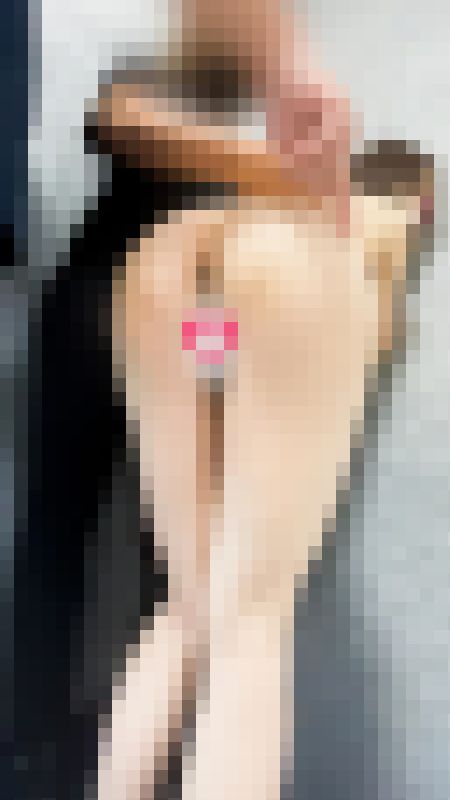 複数人お触り/密室でOL風美女を裸に…/オッパイを揉みしだき、パイパンマンコ丸見え持ち上げ　サンプル画像5