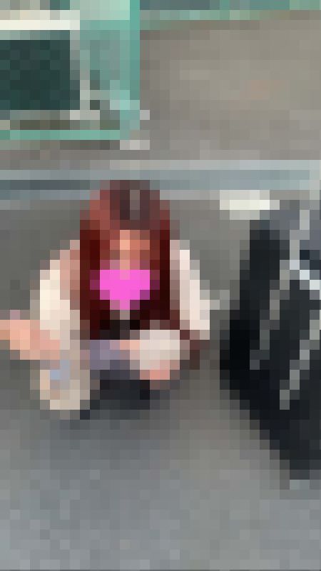 終始塩対応なイケイケお姉さんのパンツを腹いせに公開配信！　サンプル画像1