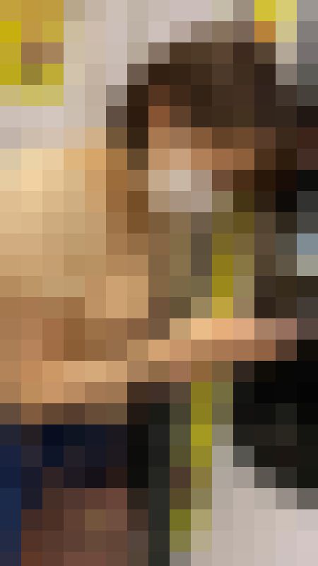 【再販】露出激しいエロ美女のパツパツ尻とばっくり背中 サンプル画像