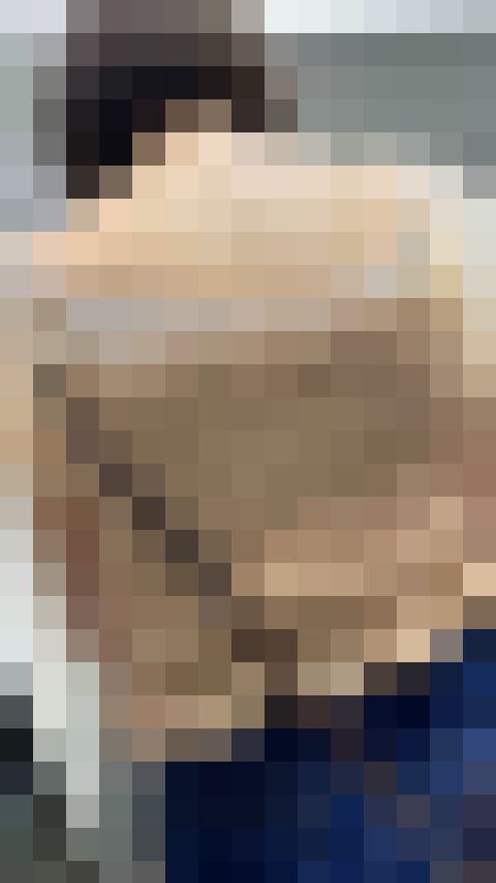 【再販】露出激しいエロ美女のパツパツ尻とばっくり背中 サンプル画像1