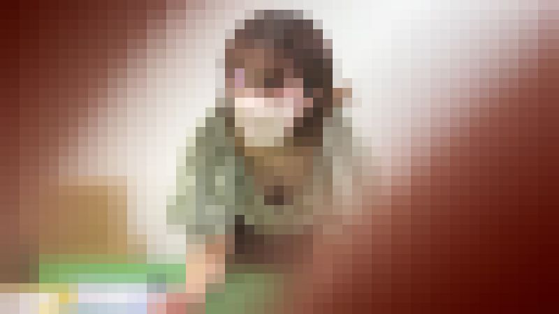 清楚美女の緩んだ胸元から胸チラ/美巨乳ズームで乳首まで見えました【胸チラ】　サンプル画像1