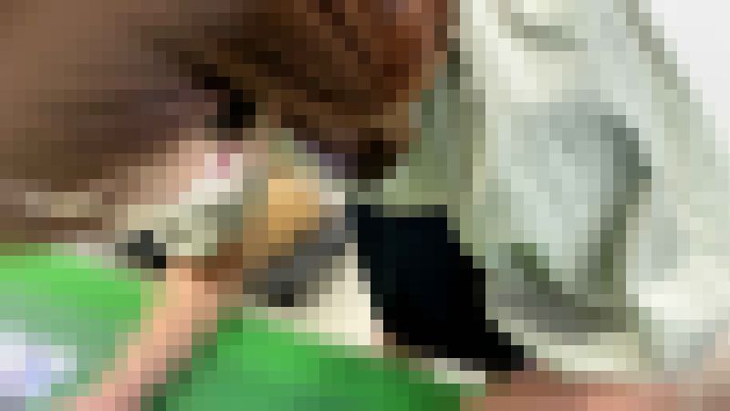 清楚美女の緩んだ胸元から胸チラ/美巨乳ズームで乳首まで見えました【胸チラ】　サンプル画像2