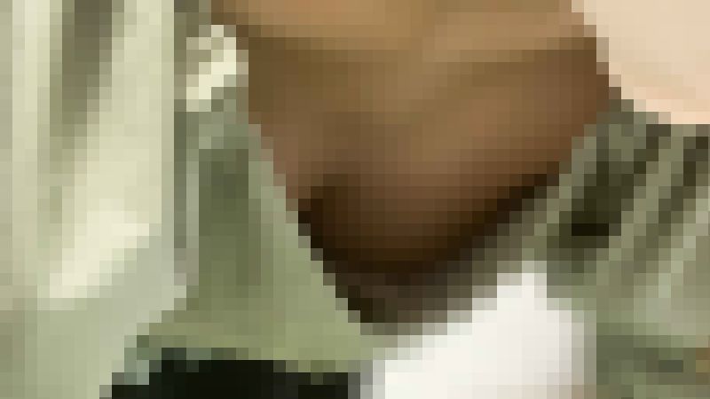 清楚美女の緩んだ胸元から胸チラ/美巨乳ズームで乳首まで見えました【胸チラ】　サンプル画像5