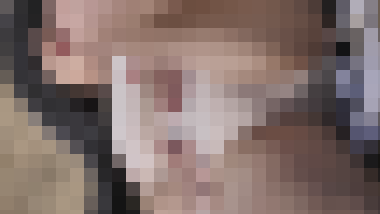 【4Ｋ60P】海水浴場でビーチ尻撮り！part3 M字開脚で悶えるお姉様を執着取り！ サンプル画像