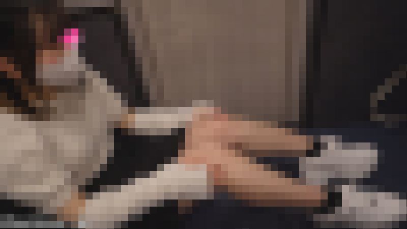 【動画】成人済み１８才学生さんのスニーカーで蒸れた黒靴下！靴下の跡付き足首、汗ばんだ素足！生理中ナプキンはみ出しショーツ、デカ尻　サンプル画像1