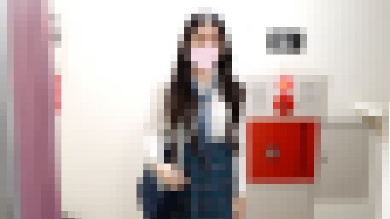 尿なのか汁なのか染み付きTを履いていたJKをエレベーター盗撮　サンプル画像1