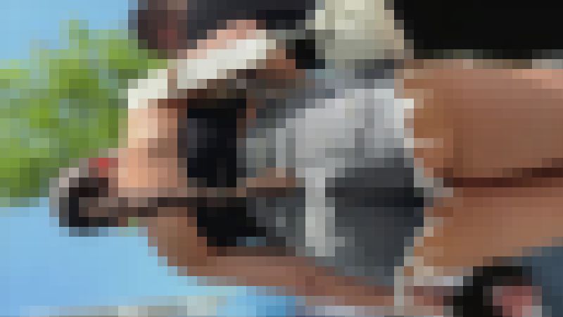 【再販】超おすすめ！お尻出して歩いているカットオフパンツを履いたギャル(/ω＼)　サンプル画像1