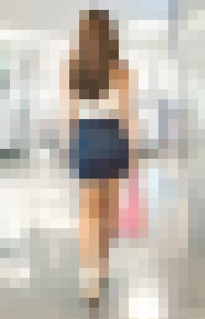 タイトスカートに張り付いた肉感最高のお尻にパンスト美脚　サンプル画像1