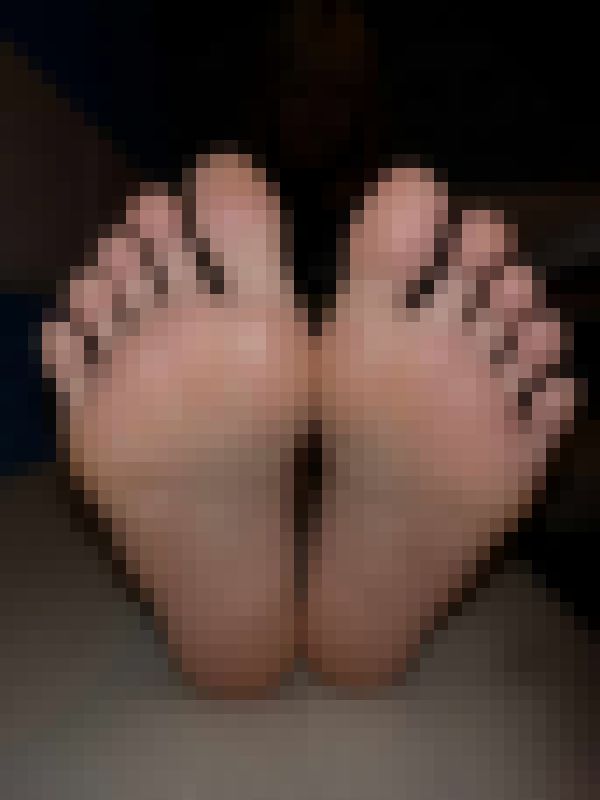 No.43 飲食店で働く女子の足裏　サンプル画像5