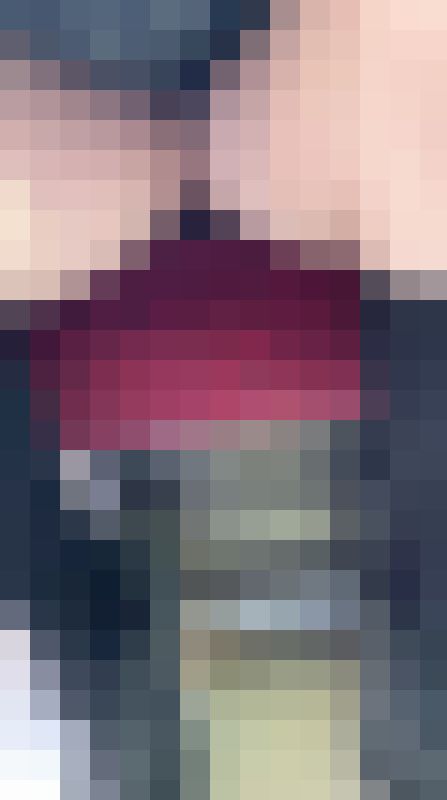 ミニスカでガパーッ！人目を憚らず大開脚…　サンプル画像2