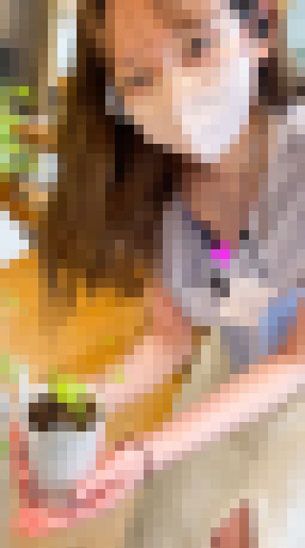 【働く女性の胸ちらver.1】 ~雑貨屋で働く丸メガネ美女の胸ちら? サンプル画像