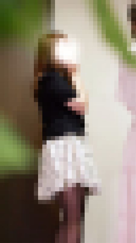 スカートが盗まれたおねえさん　パンティをじっくり観察しますね・・・　サンプル画像2