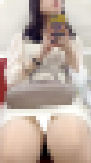 【再販】(電車対面）（顔出し）スカート丈短め…純白のニットワンピをお召しになって…色白あんよをむき出しにして緩めちゃう…女子大生お姉さん サンプル画像